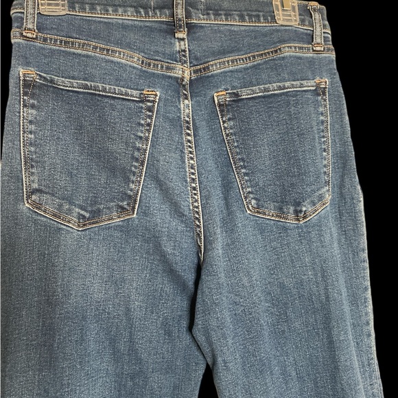 Abercrombie & Fitch “The Flare Ultra High Rise jeans. Size 30/10. - Picture 2 of 7